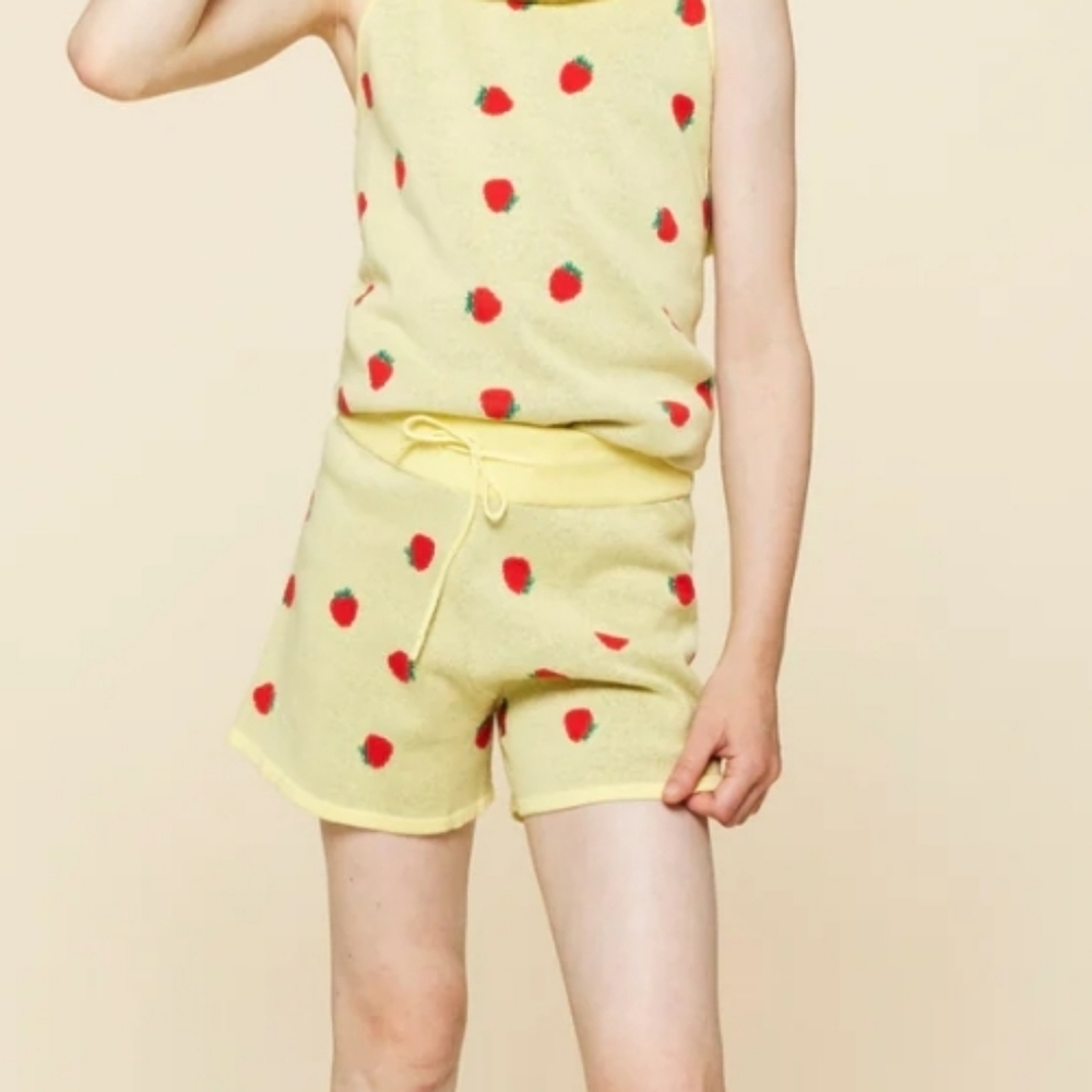 A MONDAY IN COPENHAGEN Andie Knit Yellow Strawberry Patterned  Short Size 10